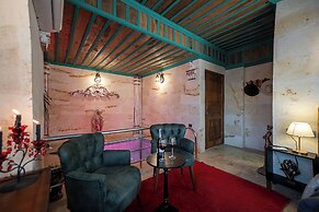 Abra Stone House