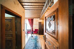 Abra Stone House
