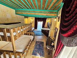 Abra Stone House