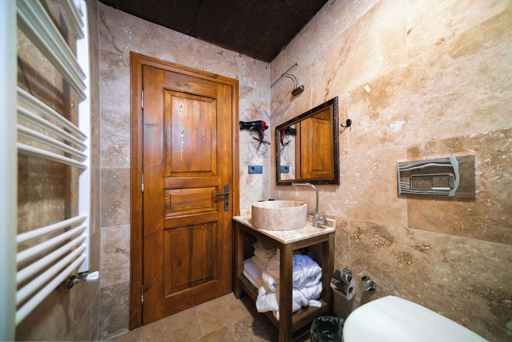 Abra Stone House