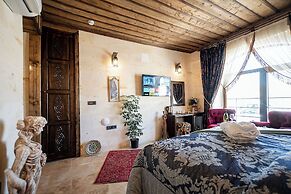 Abra Stone House