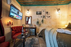 Abra Stone House