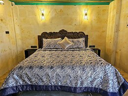 Abra Stone House
