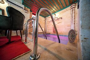 Abra Stone House