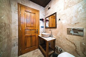 Abra Stone House