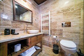 Abra Stone House
