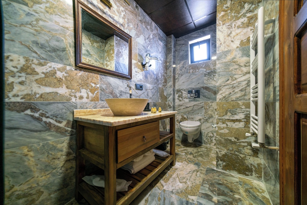 Abra Stone House