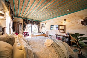 Abra Stone House