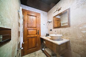 Abra Stone House
