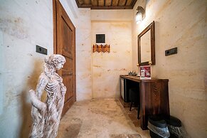 Abra Stone House