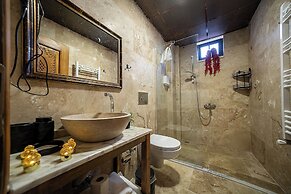 Abra Stone House