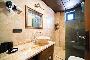 Abra Stone House