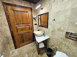 Abra Stone House