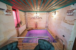 Abra Stone House