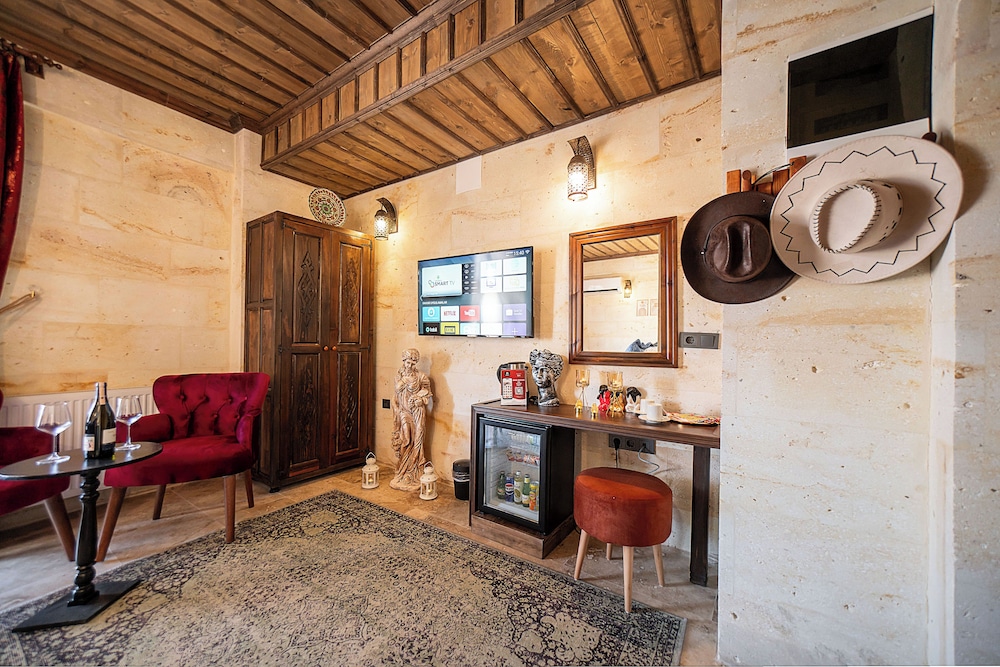 Abra Stone House
