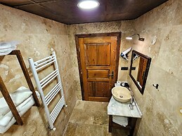 Abra Stone House