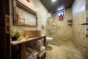 Abra Stone House