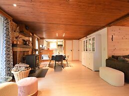 Cozy Chalet With Barbecue
