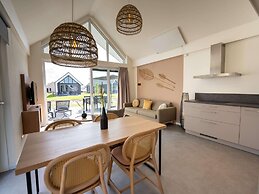 Modern Lodge by the Water