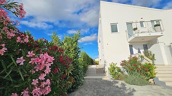 Apartments with Shared Pool Casa Bianca