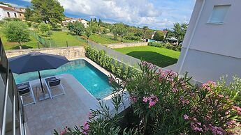 Apartments with Shared Pool Casa Bianca