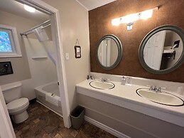 Wawa Northern Lights Motel & chalets