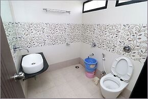 Hotel Girnar