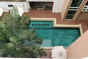 6-49 - 1 Bdr Condo With Balcony and Shared Pool