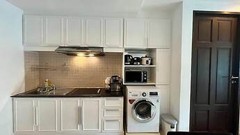 6-49 - 1 Bdr Condo With Balcony and Shared Pool