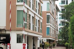 6-49 - 1 Bdr Condo With Balcony and Shared Pool