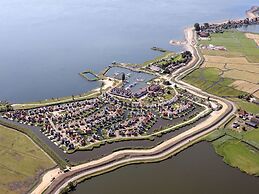 Spacious House With 5 Bathrooms, on the Markermeer