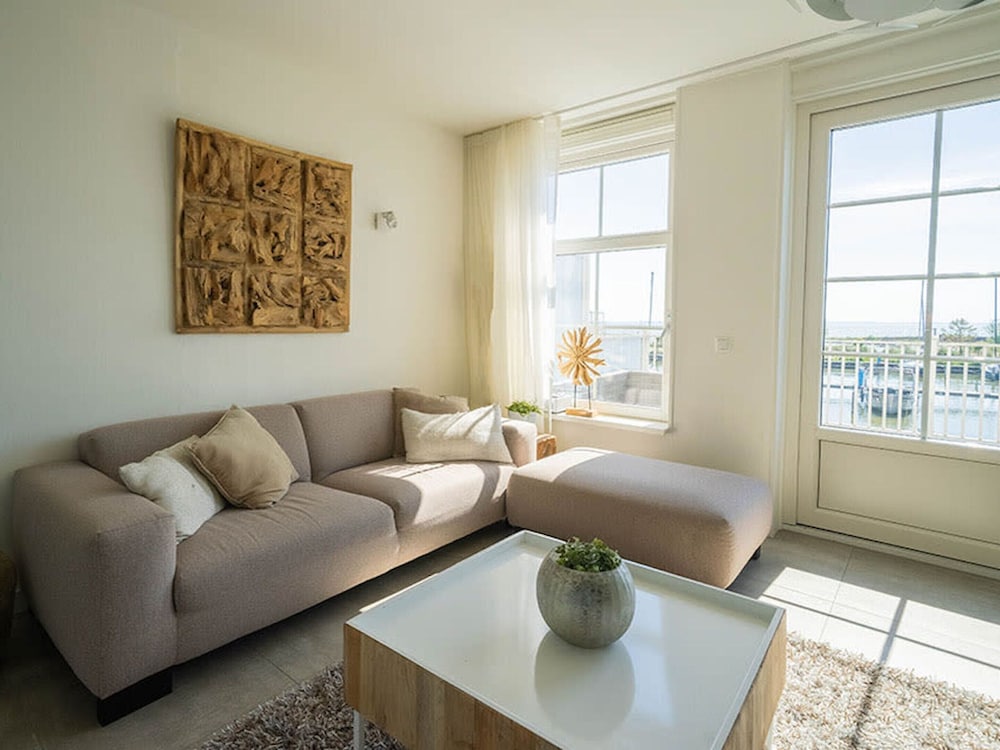 Spacious House With 5 Bathrooms, on the Markermeer