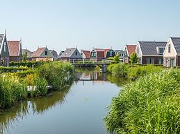 Spacious House With 5 Bathrooms, on the Markermeer
