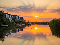 Spacious House With 5 Bathrooms, on the Markermeer