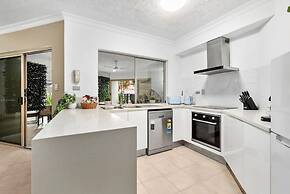 Reef Apartment Cairns - 4 Pools Resort BBQ