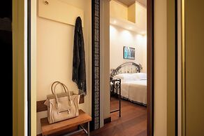 Palm Gallery Hotel
