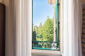 Palm Gallery Hotel