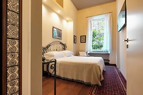 Palm Gallery Hotel
