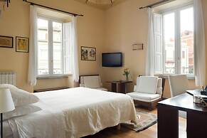 Palm Gallery Hotel