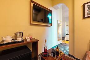 Palm Gallery Hotel