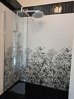 Palm Gallery Hotel