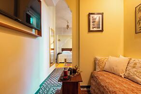 Palm Gallery Hotel