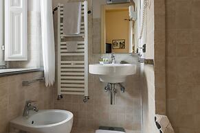 Palm Gallery Hotel
