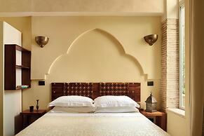 Palm Gallery Hotel