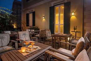 Palm Gallery Hotel