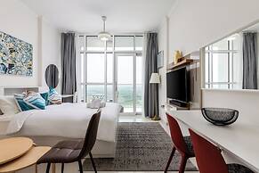Waves - Elegant 28th Floor Studio in Carson A, Damac Hills
