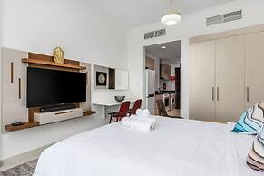 Waves - Elegant 28th Floor Studio in Carson A, Damac Hills