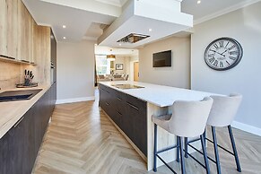Host Stay Finch House
