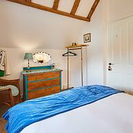 Host Stay The Snug