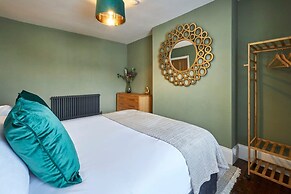 Host Stay Oliver s Den